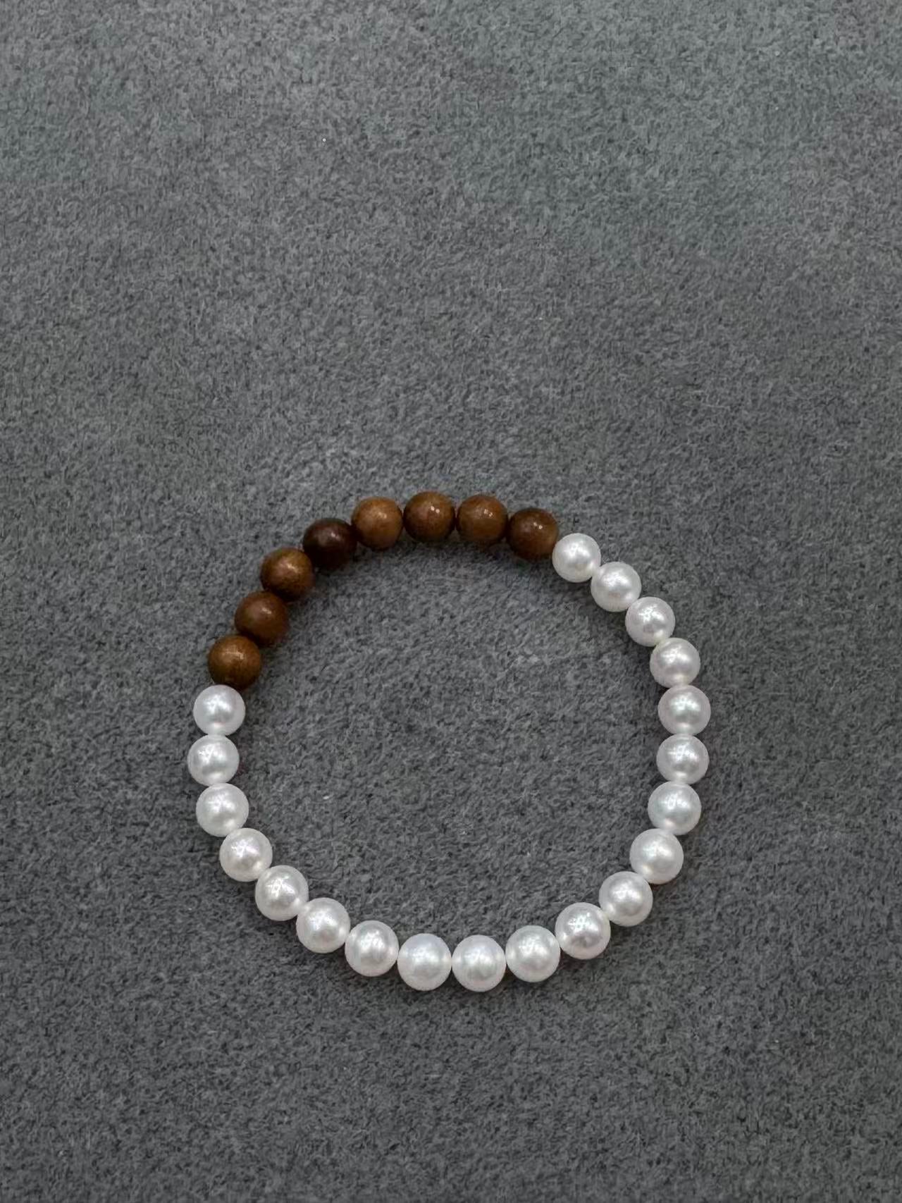 Yin and Yang | Pearl & Sandalwood Bracelet | Pure and Natural Fragrance