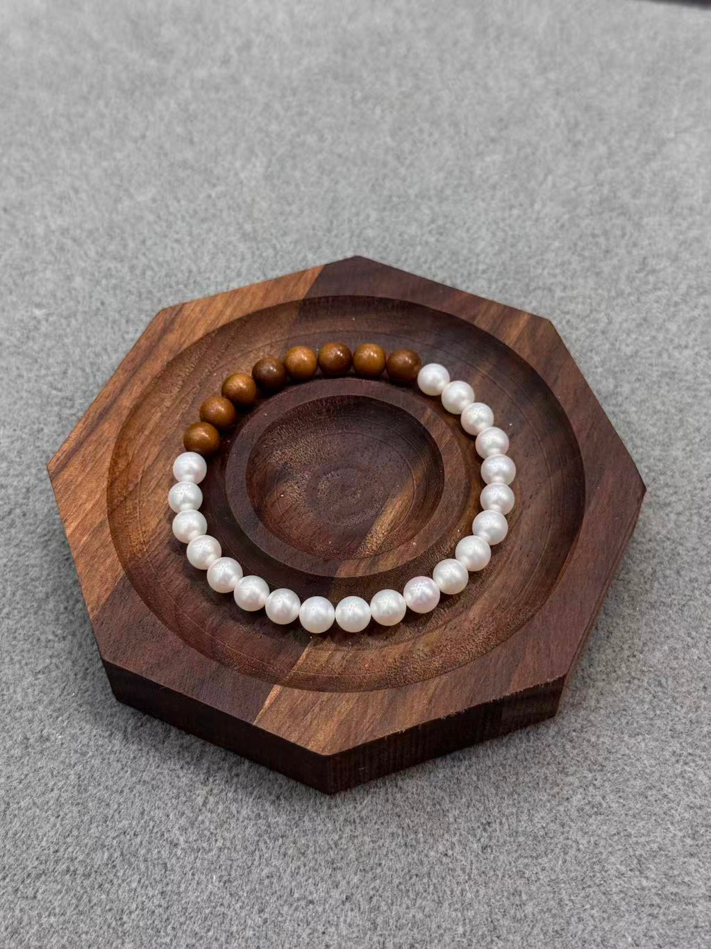 Yin and Yang | Pearl & Sandalwood Bracelet | Pure and Natural Fragrance