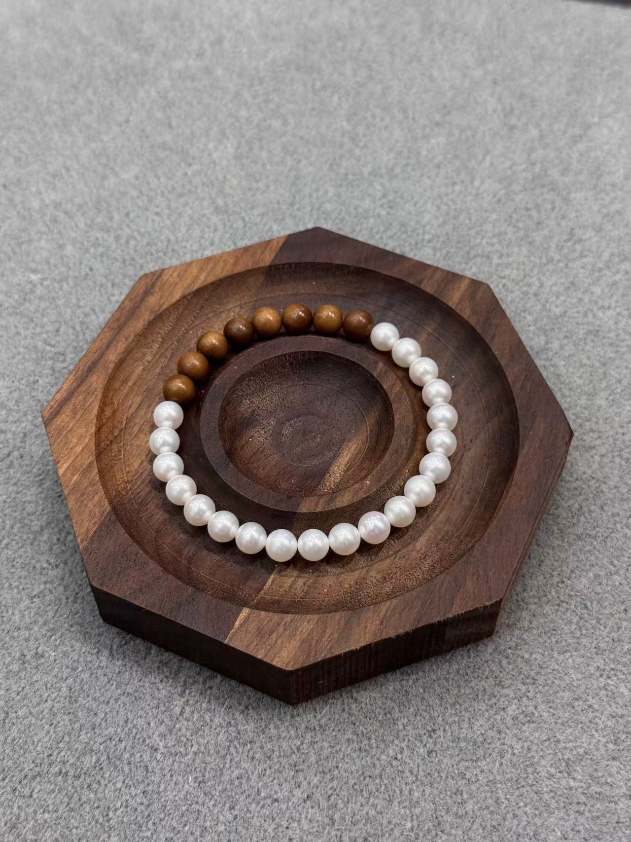 VeraPearl NewYork | Yin and Yang | Pearl & Sandalwood Bracelet | Pure and Natural Fragrance