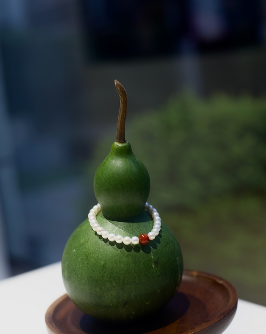 VeraPearl NewYork | The Quiet Flame | South Red Agate & Ultra Shine Pearl Bracelet