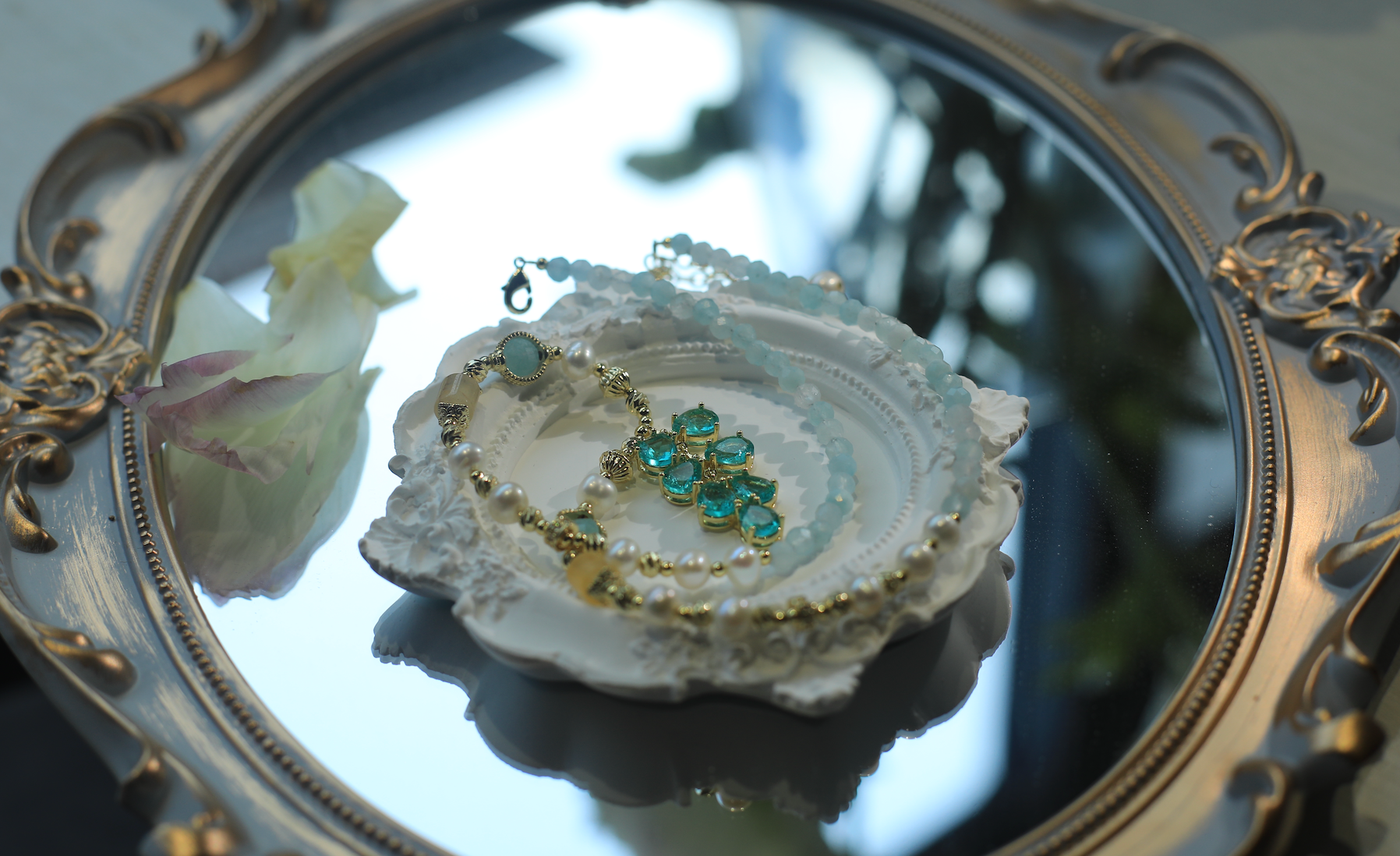 Echo Green ｜ Fine Pearl & Crystal Designer Necklace